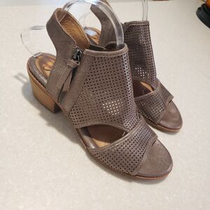 Sofft Sara Leather Perforated Cutout Sandals Womens 9 Metallic Taupe Zip
